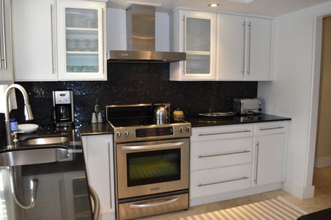 Blender, toaster, coffee maker, Keurig, smoothie maker, microwave, and more...