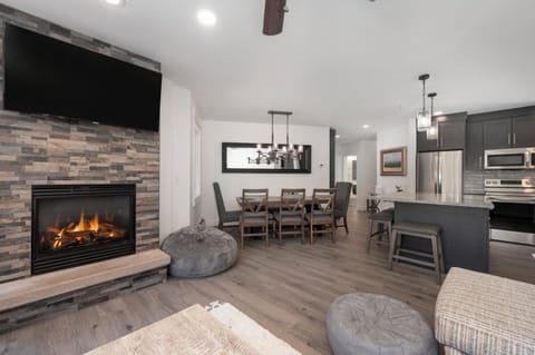 Large open floor plan plenty of seating options