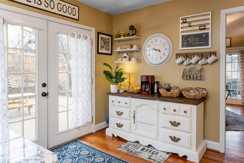 Coffee Bar - Keurig, Coffee Pot, French Press & Tea Kettle