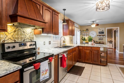 Large, Cozy Kitchen with Endless Counter Space