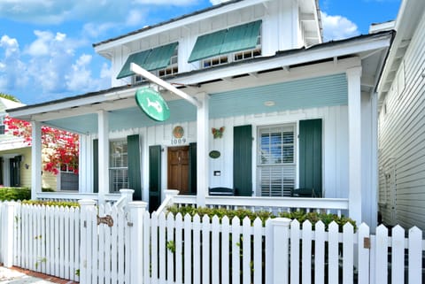 Potter's Cottage is located on historic Whitehead Street.