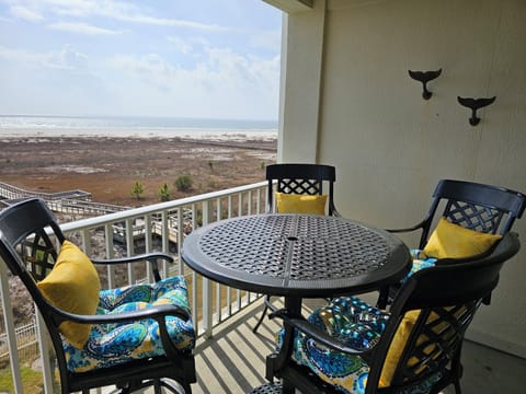 Enjoy a meal on the balcony.