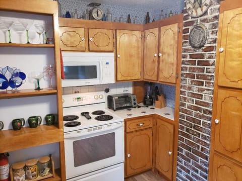 Full size range / oven / microwave / toaster  / blender / coffee & ice machine