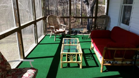 Breezy Screen Porch  ~ Woodland Views  ~ Non Smoking Please ~ WIFI accessible