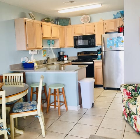 Kitchen updated with new refrigerator/range/quartz countertops.Yes, a great view