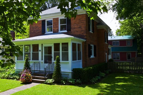 Manicured garden and lawns  at Abigail House, near Niagara Falls 