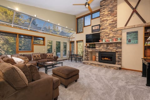 Living Area - Natural lighting, vaulted ceiling, flat screen TV, gas fireplace, and plenty of seating.