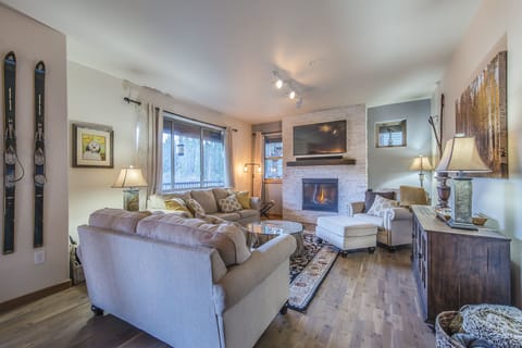 Living Area- - Living Area-
Large windows, queen sofa sleeper, wall mounted flat screen TV, fireplace,and plenty of seating.