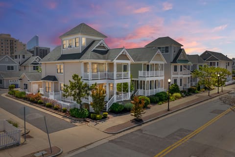 ❤️ Go to the Beach/Boardwalk just 1 house in!! So much fun to be had!