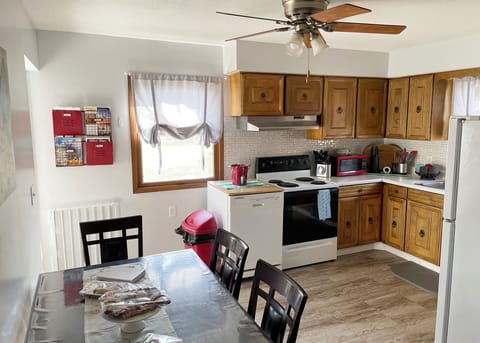 Entering the dining area and kitchen.