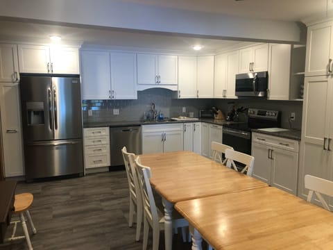 Newly renovated eat-in kitchen!