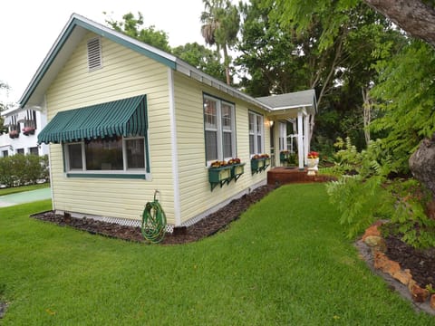 Dunedin Sweetheart Cottage