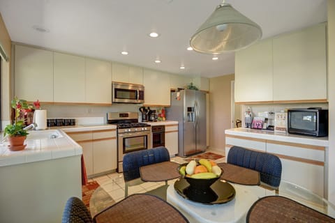 K0343 - 13 - KITCHEN REVERSE.jpg