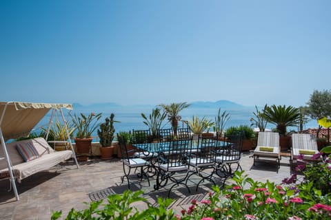 Big Terrace with sea view!