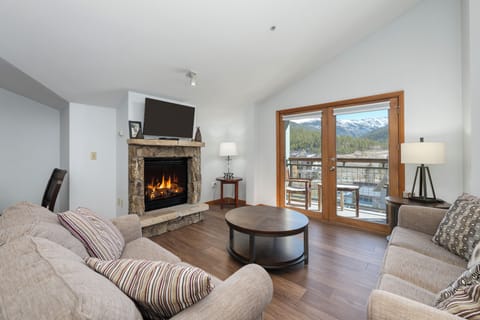 Living room - Top floor views from living room w/flat screen TV, and gas fireplace