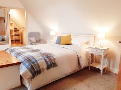 Upstairs ensuite bedroom 