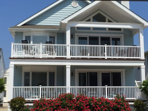 Large 1st Floor Covered Deck