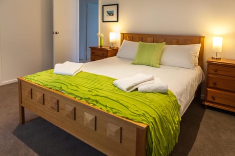 Apple Room - Queen bed