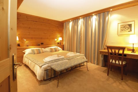 Master double bedroom.