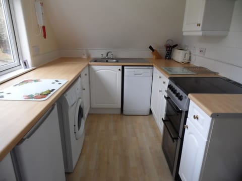 Fully fitted kitchen