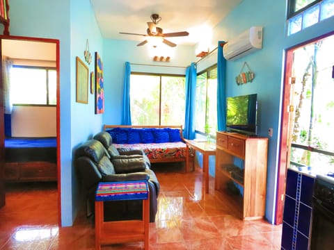Casa Aloha Bright & Airy Main Living Area, Surrounded by Trees