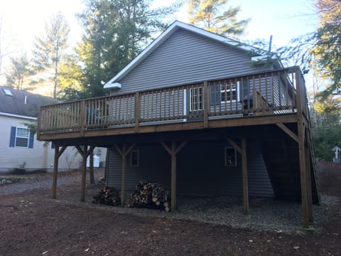 Huge deck ideal for grilling, al fresco dining with friends and family