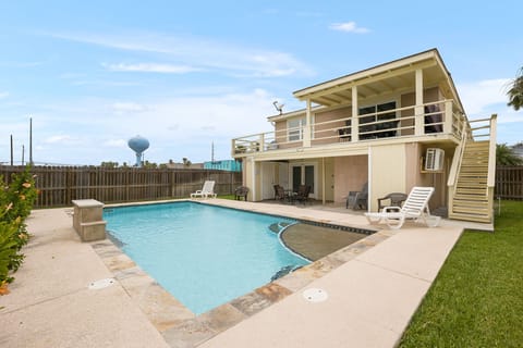 Welcome to 111 E. Huisache, your perfect beach home!