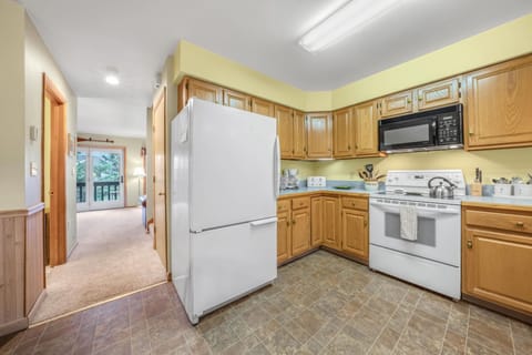 Another view of our kitchen area... 