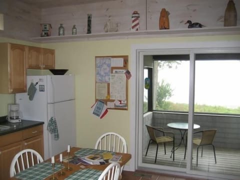 kitchen (view2)