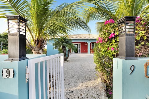 entrance through front garden