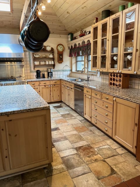 Kitchen Aid  6 burner, griddle and double ovens    Kitchen aid dishwasher