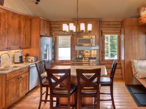 Cowboy Heaven 15 Derringer, Dining, 2