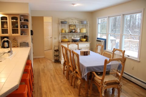 Kitchen / Dining Area