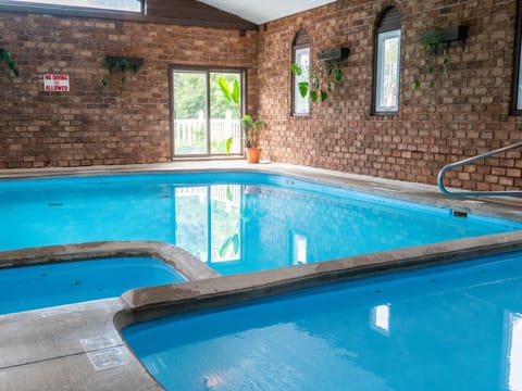 Indoor pool with 1ft deep kiddie pool. All sections are 90 degrees.