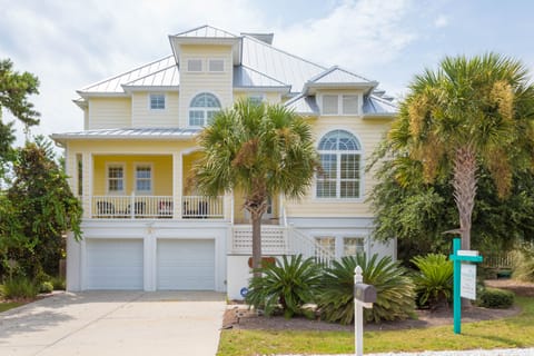 Giant's Rest - Front exterior