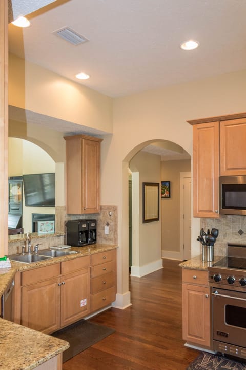 Giant's Rest - Main Floor - Kitchen