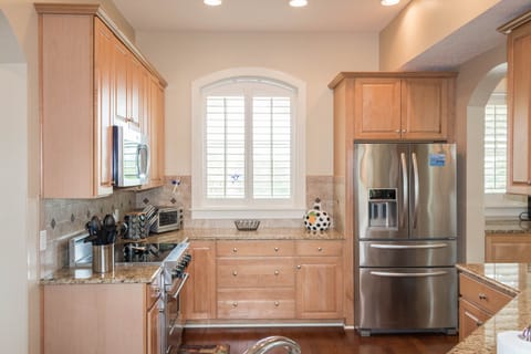 Main floor - Kitchen