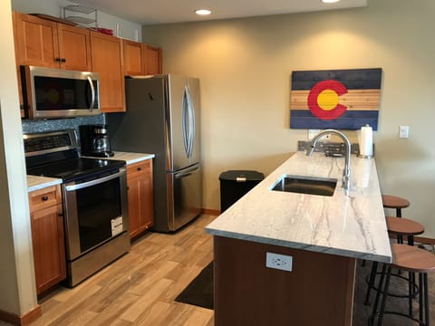5 piece kitchen-great for home cooked meals