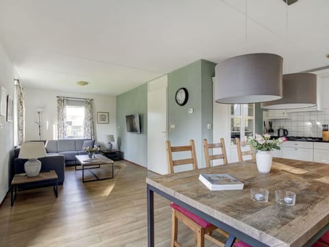 Table, Furniture, Couch, Cabinetry, Wood, Interior Design, Countertop, Building, Flooring, Living Room