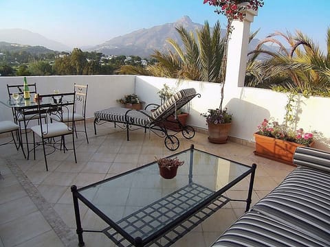 Relax ,wine and dine on the lovely penthouse roof terrace