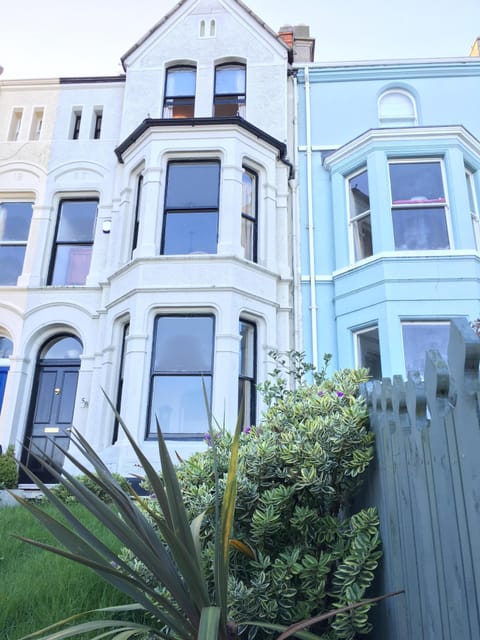 Oscar's at the Marina - Victorian period property 2 storey townhouse