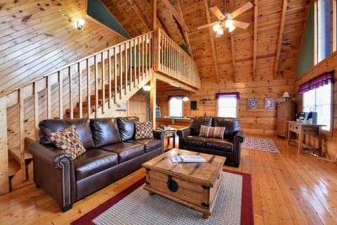 The large open area floor plan makes the cabin feel even bigger than it is! 