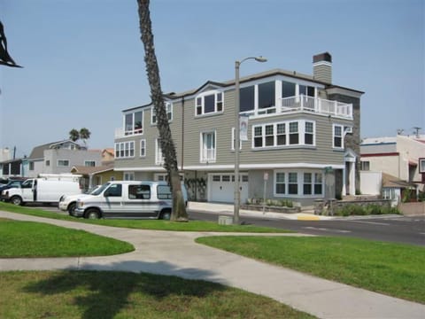 Cape Catalina A faces the greenbelt towards the ocean