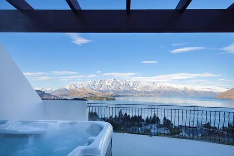 Our 6 person spa pool with lake and mountain views
