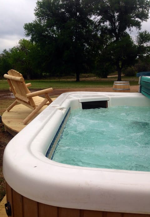 Private Hot Tub

Country relaxation