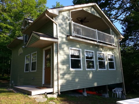 Faces the water.