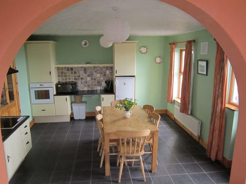 Well equipped kitchen to cook your favourite dishes