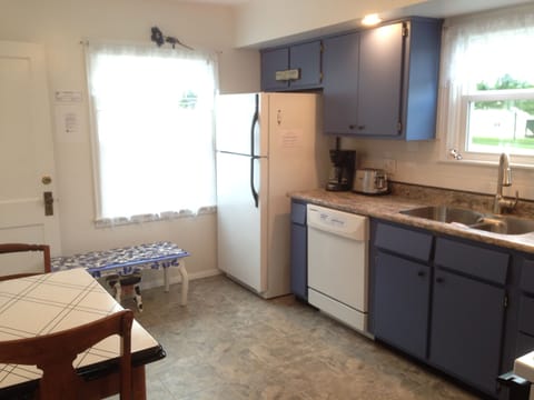 Kitchen with breakfast table and bench made by local artisan