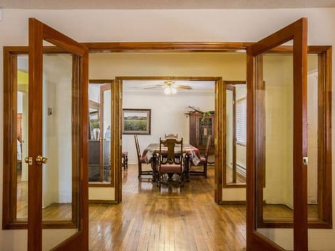 Beautiful living space close to downtown