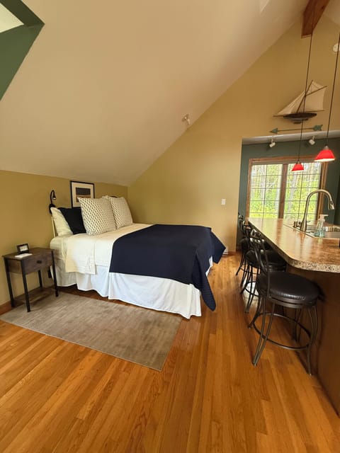 New comfortable Queen size bed